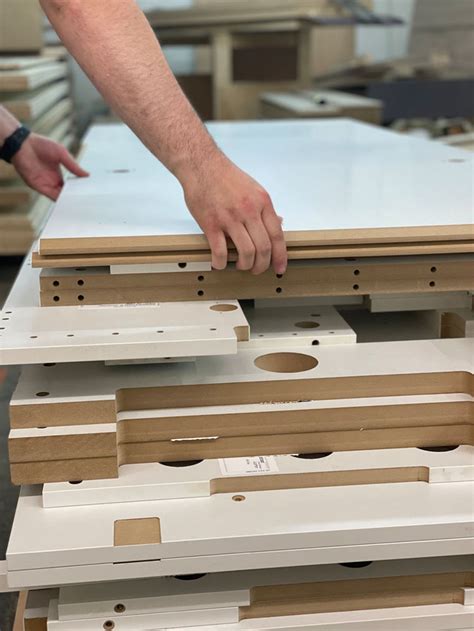 CNC Holzzuschnitt nach Maß .